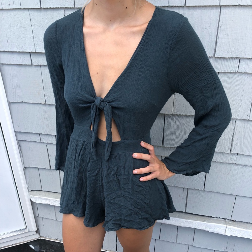 FRONT TYE ROMPER WITH CUTOUT